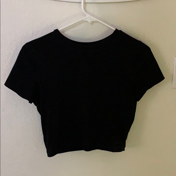 plain black cropped tee